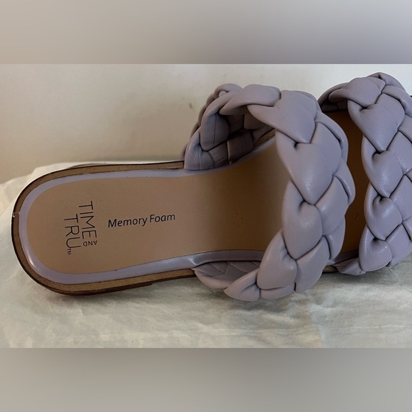 Time & Tru Women’s Lavender Braid Two-Band Sandals Memory Foam Footbed; Size 6 - Picture 4 of 7